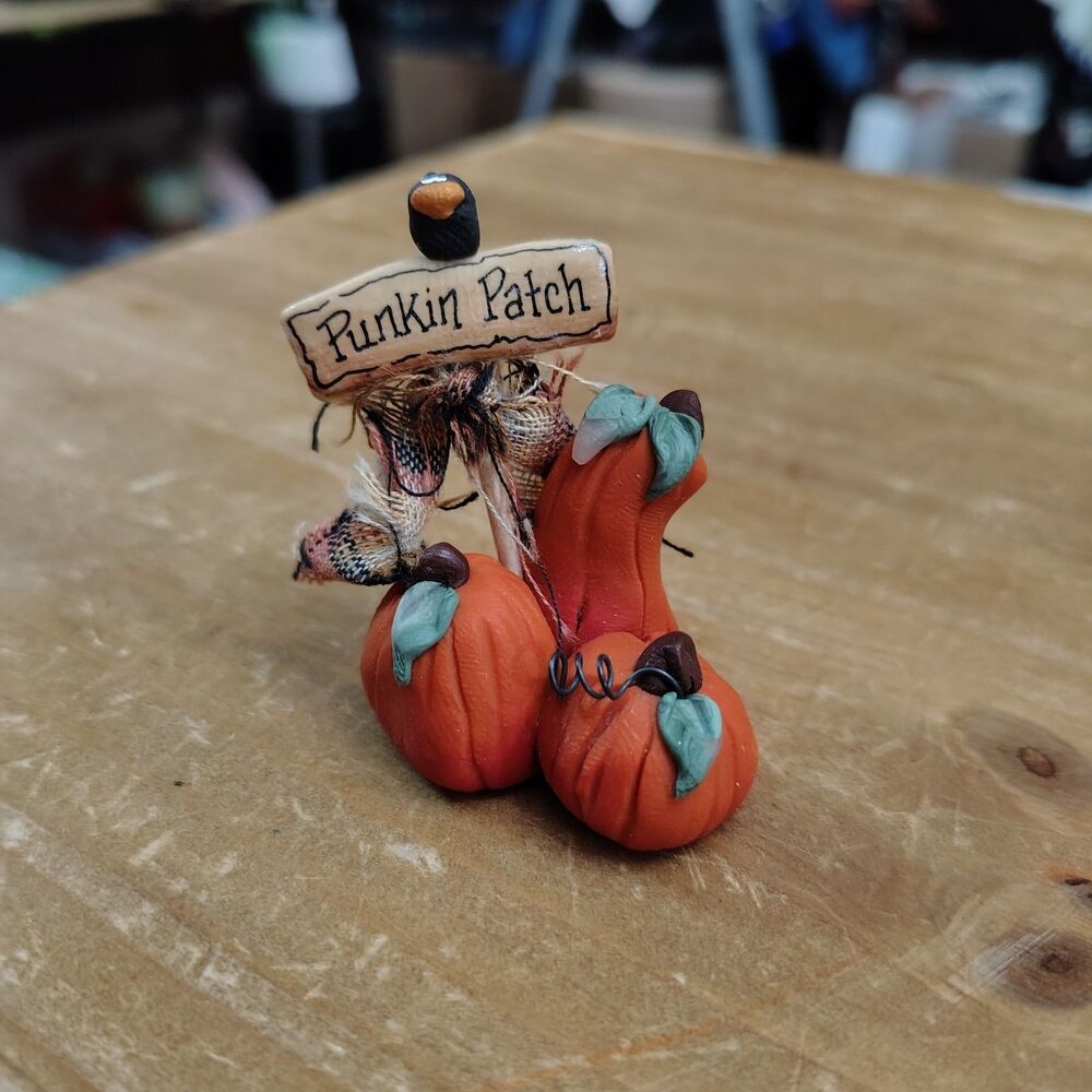 VTG Miniature Dollhouse Pumpkin Patch 3 Pumpkins W Pumpkin Patch Sign